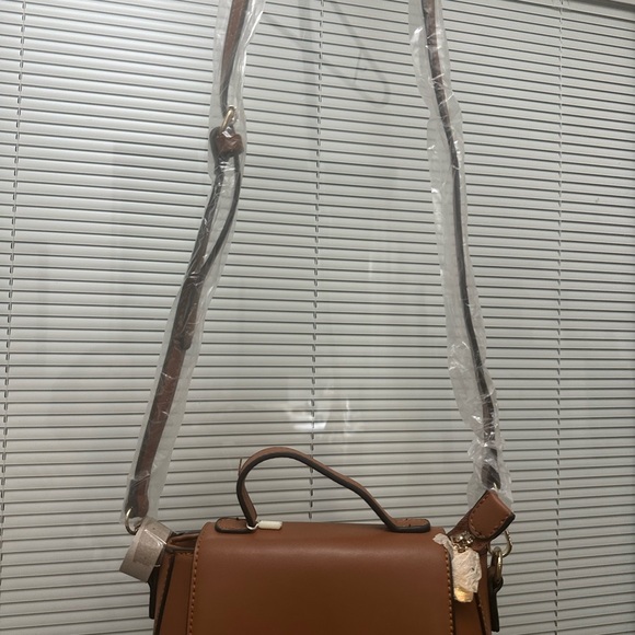 Isabelle Chic Tan Vegan Leather Crossbody Bag - Picture 5 of 7